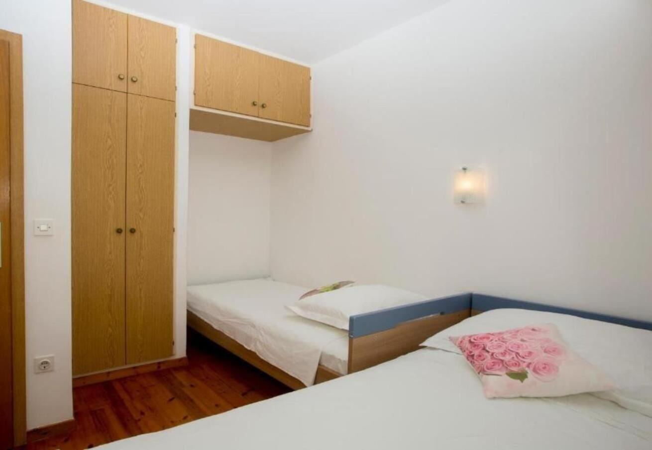 Apartments Damir - 80 M From Beach Postira Exterior foto