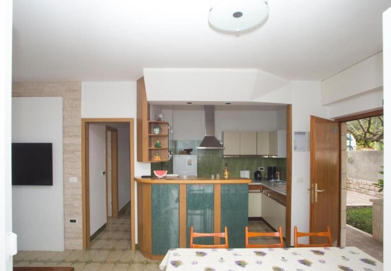 Apartments Damir - 80 M From Beach Postira Exterior foto